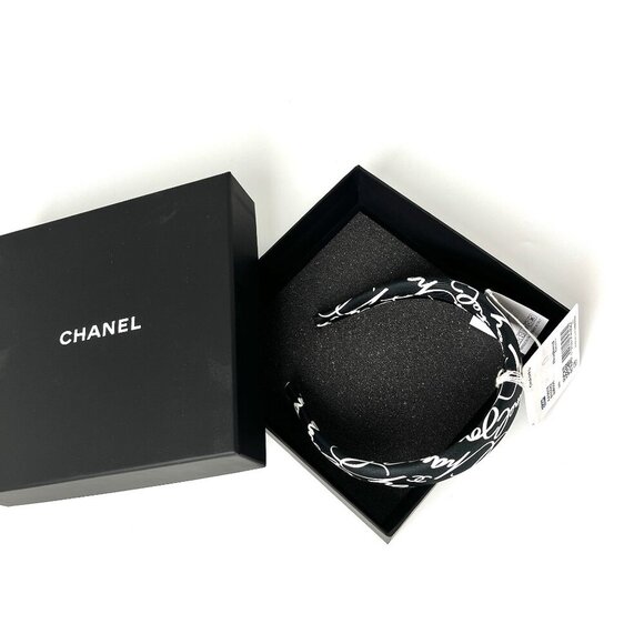 CHANEL Black and White Hairband main image 11